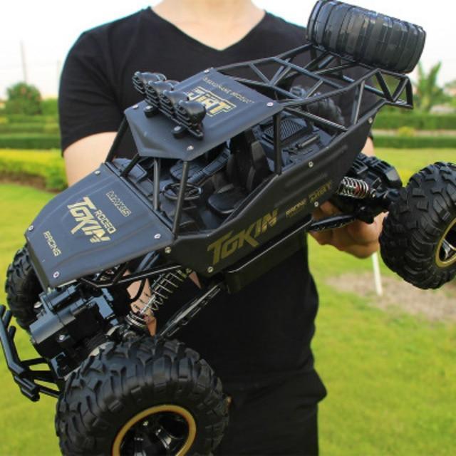 Max – Ferngesteuerter Monstertruck mit 4x4-Antrieb für Abenteuer im Gelände