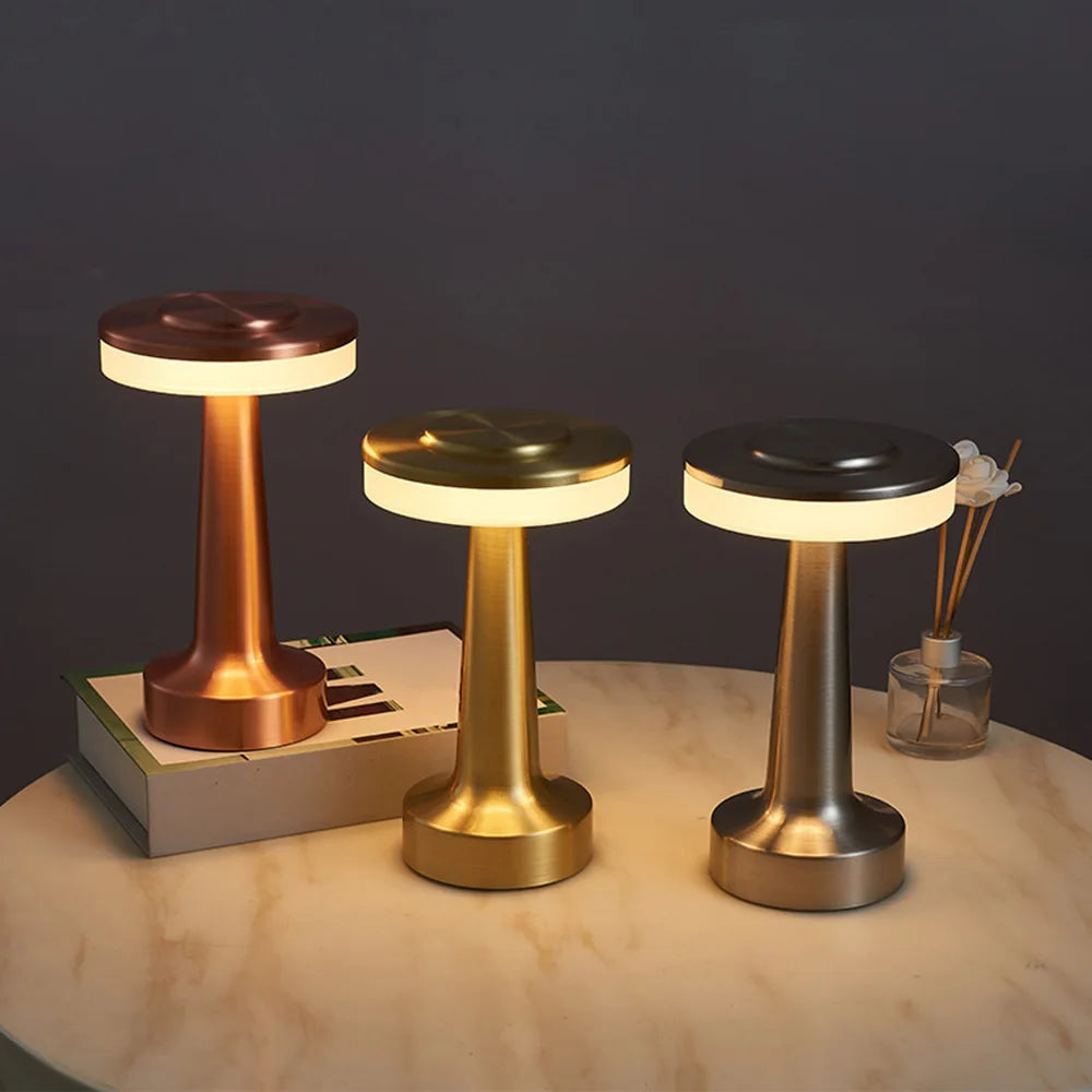 Mia – Kabellose Tischlampe mit Modernem Chromdesign