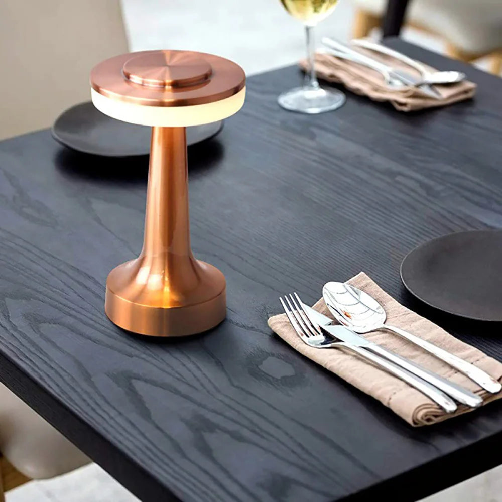 Mia – Kabellose Tischlampe mit Modernem Chromdesign
