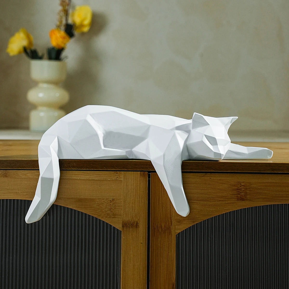 Mia – Kunstwerk GeoCat aus Resin für Kunstliebhaber