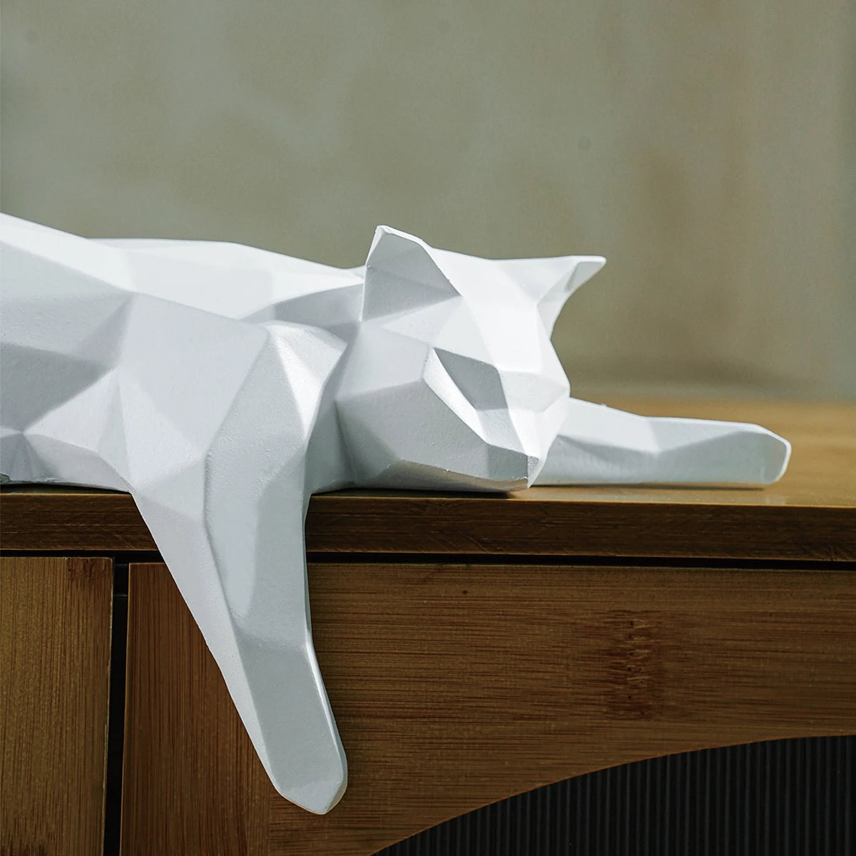 Mia – Kunstwerk GeoCat aus Resin für Kunstliebhaber